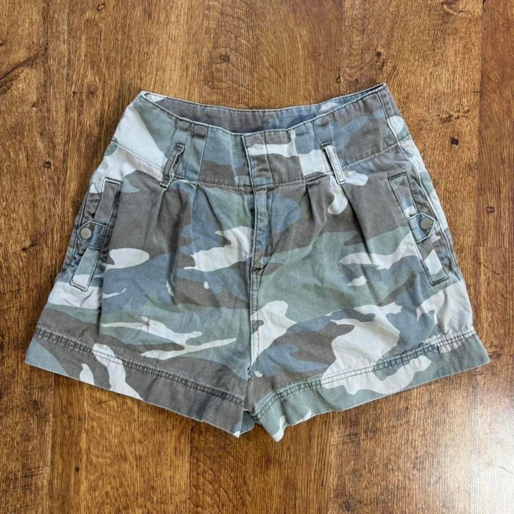 Topshop Camo‎ Paper Bag Shorts High Waisted Pleated Camouflage Green US 8